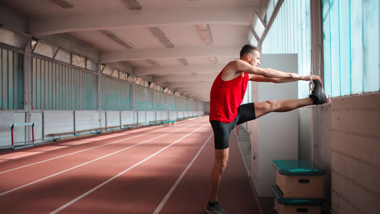 Douleurs au tendon d’Achille : adapter le sport et reprendre prudemment