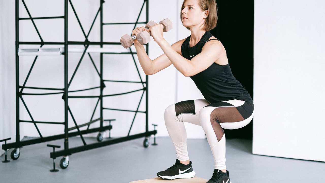 Squat avec une haltère : technique, variantes et erreurs à éviter